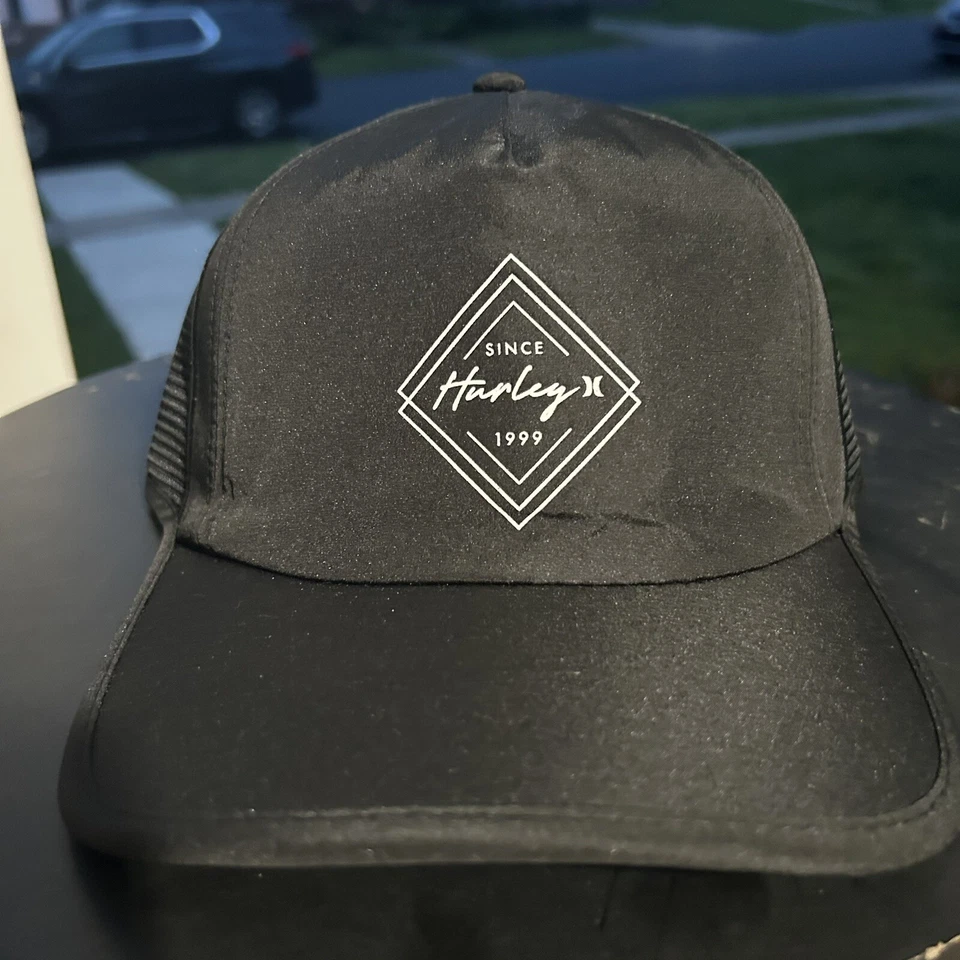 Sombrero de corredor Hurley para mujer negro Cancún precio de venta sugerido por el fabricante 28 USD Foto 1 de 4