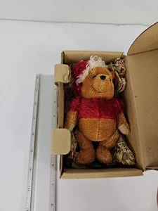 5,5" Boyds Collection Mohair Pooh's Cozy Holiday Ornament in scatola - Foto 1 di 12