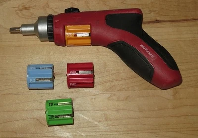 Revólver de carga automática AutoCraft AC1001 estilo trinquete destornillador con brocas Foto 1 de 3