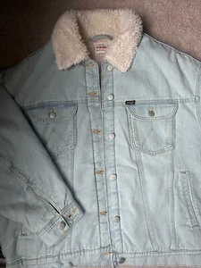 Wrangler Womens Girlfriend Sherpa Jacket Sunrise - Picture 1 of 7