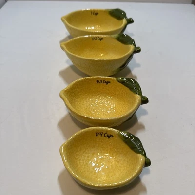 Tazas medidoras de limón Foto 1 de 4
