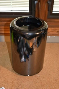Apple Mac Pro 2013 12 Core Xeon E5 2.7GHz 64GB ECC RAM 500GB SSD Dual D300 GPU - Picture 1 of 12