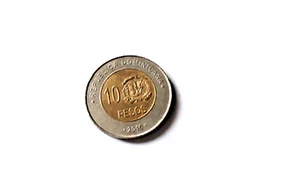Sale! 2010 Dominican Republic 10 pesos coin - Picture 1 of 2