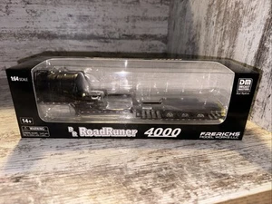 1/64 Scale ROADRUNNER 4000 Sprayer Transport Trailer With Tank Diecast Master - Picture 1 of 8
