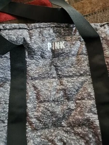 PINK Duffle Bag .bg2 - Picture 1 of 4