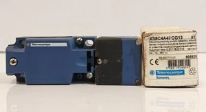 TELEMECANIQUE XS8C4A4PCG13 PROXIMITRY SWITCH SENSOR VOLTAGE 12-48VDC FAST SHIP - Picture 1 of 6