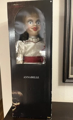 30-дюймовая кукла Annabelle The Conjuring Spirit в натуральную величину для Хэллоуина совершенно новая  - Изображение 1 из 4