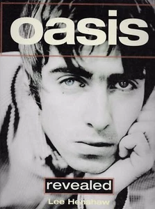 LIBRO SVELATO OASIS-BIOGRAFIA ILLUSTRATA-FOTO RARE-NUOVO IN VENDITA-MUSICA - Foto 1 di 1
