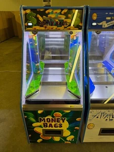 Máquina empujadora de monedas de cuarto de fichas *Envío rápido* Vendedor de confianza* Bolsas de dinero - Imagen 1 de 3