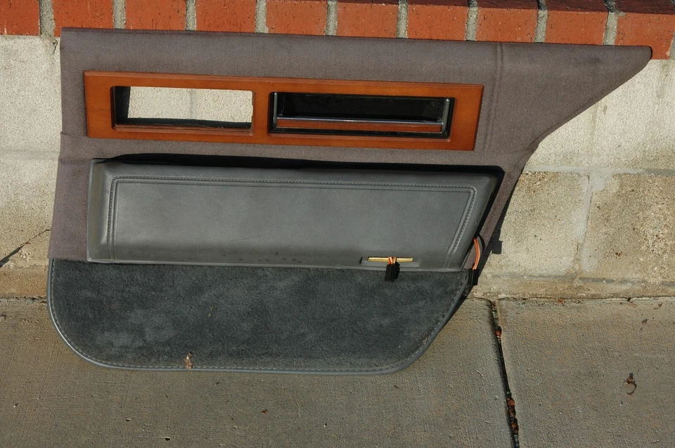 1985-1993 CADILLAC DEVILLE FLEETWOOD OEM PAINEL DE PORTA LATERAL ESQUERDA Cinza - Imagem 1 de 1