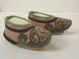 19th C. Chinese Silk Embroidered Bound Feet 5.25" Shoes - Picture 1 of 8
