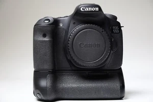 Canon 60D Digital Camera Body w/ Battery Grip BG-E9 - 13798 Count - Picture 1 of 9