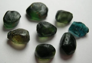 TURMALIN, GEMISCHT GRÜN & BLAU GRÜN RAU ZUM FACETTIEREN, NIGERIA, AFRIKA - Bild 1 von 6