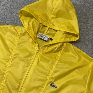 VTG Izod Lacoste Yellow Hooded Anorak Zip Windbreaker Front Zip Pouch Size Large - Picture 1 of 7