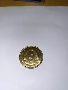 Moneda Disneyland Who Wants to Be a Millionaire 2002 en tono oro excelente estado. - Imagen 1 de 3