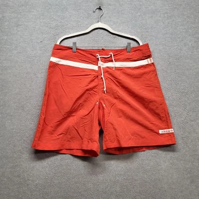 VINTAGE Adidas Hombres Traje de Baño L Rojo Nylon Board Shorts Rayas 9" Entrepierna Foto 1 de 4
