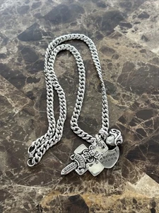 Chrom, Herzen, dreifacher Schmuck Anhänger mit Herzanhänger & kubanischer Gliederkette 24’ - Bild 1 von 12