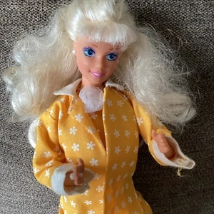 Barbie 1976 With Yellow Vtg Coat And Dress - Picture 1 of 21