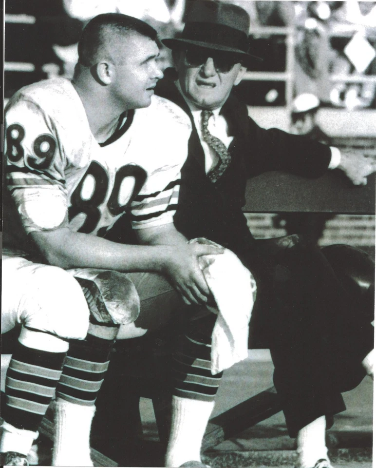 MIKE DITKA & GEORGE HALAS 8X10 PHOTO CHICAGO BEARS PICTURE NFL FOOTBALL  - Image 1 of 1