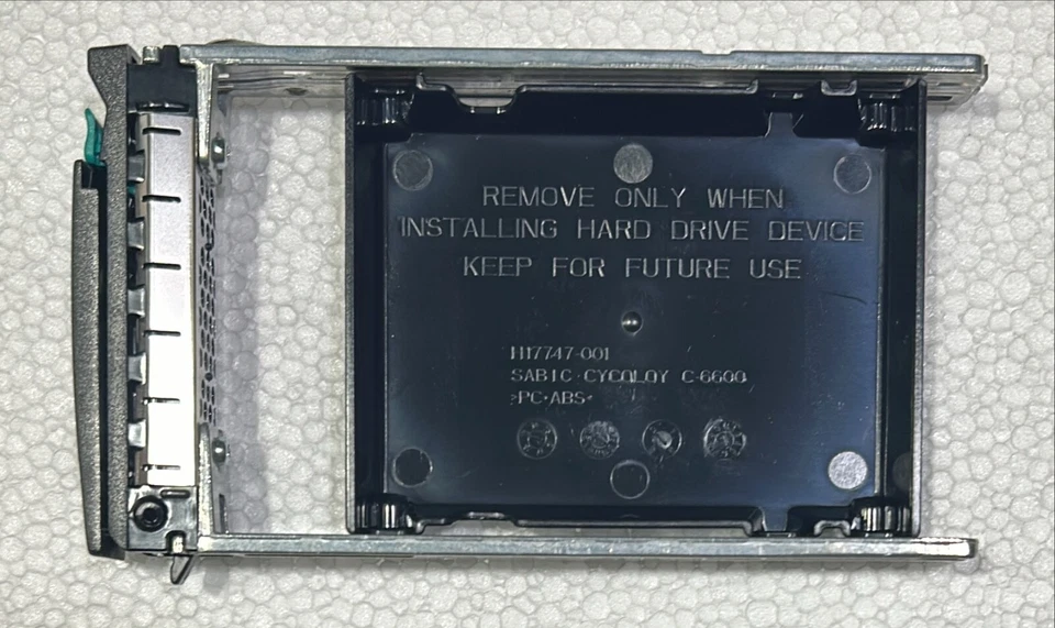 Portador de unidad de intercambio en caliente Intel FXX25HSCAR2 2,5 pulgadas NUEVO EMBALAJE A GRANEL Foto 1 de 1