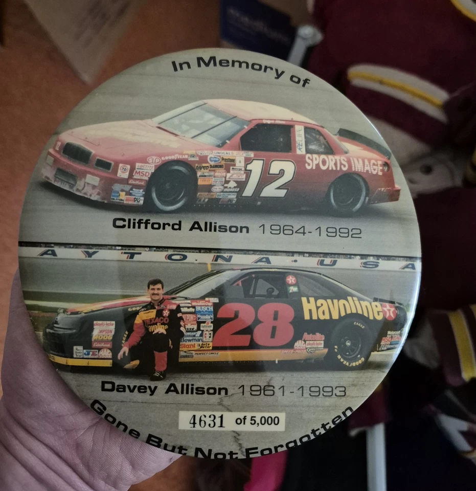Prendedor vintage en memoria de Clifford Allison y Davey Allison desaparecido pero no olvidado Foto 1 de 1
