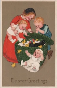 Postal PFB Pascua Niños Apertura Cesta Llena de Huevos c. 1909 - Imagen 1 de 2