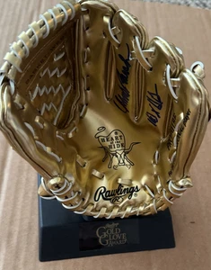 Johnny Bench Signed Rawlings Mini  Gold Glove Award W/10x Gold Glove Beckett COA - Picture 1 of 6