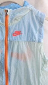 Chaqueta cortavientos con capucha para correr Nike Top juvenil mediana - Imagen 1 de 9