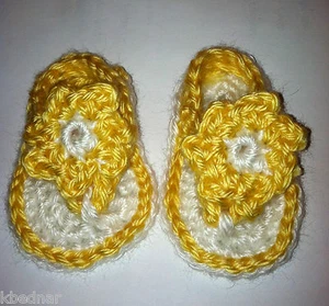 BABY SANDALS FLIP FLOPS Slip On SHOES CROCHET Sz 3-6 Mo Yellow White w/ Flowers - Bild 1 von 3