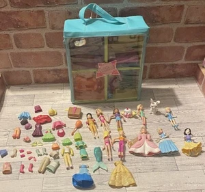 Mattel POLLY POCKET Trendy Townhouse 12 Puppen/Haustiere Disney Kleidung Tragetasche - Bild 1 von 10