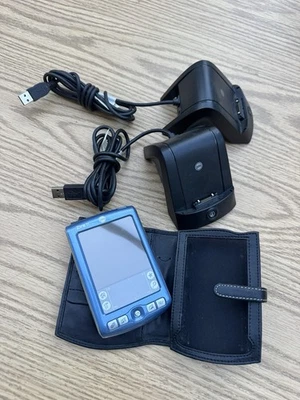 PalmOne с чехлом и двумя USB-подставками Zire 71 - Изображение 1 из 3