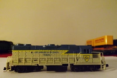 Life-Like N Scale GP38 Locomotive D&H #7301 - Image 1 of 4