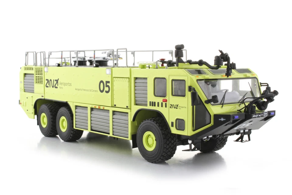  1/50 METAL CAMION POMPIERS OSHKOSH Striker 3000 AEROPORT PORTUGAL PORTO N°05!! - Photo 1/1