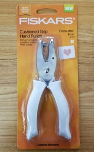 Fiskars Cross-Stitch Cushioned Grip Hand Punch Craft Confetti Catcher  - Picture 1 of 2