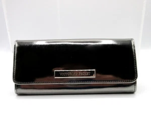 Cartera Continental Victoria's Secret Plegable Charol Gunmetal $88 Nueva con Etiquetas - Imagen 1 de 7