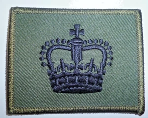 PARCHE NEGRO SOBRE OLIVO EJÉRCITO BRITÁNICO RANGO SARGENTO MAYOR. - Imagen 1 de 1