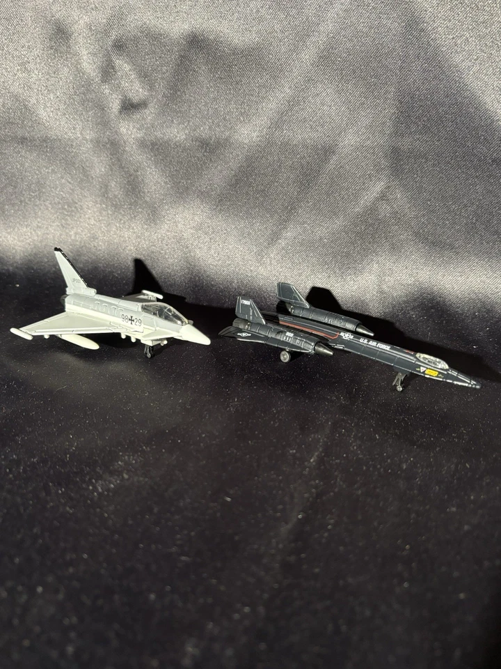 Lote de 2 aviones Maisto - EF-2000 Euro Fighter - SR-71 Black Bird Foto 1 de 4