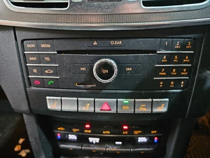 2015 MERCEDES E CLASS E220 SE AUTO W212 CD RADIO STEREO SAT NAV HEAD UNIT *4431 - Picture 1 of 16