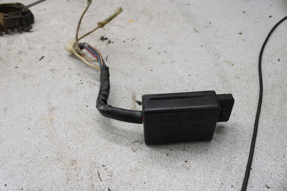 1982 Kawasaki 750 CSR KZ750M FUSE BOX FUSEBOX C1-2920.FO - Image 1 of 4