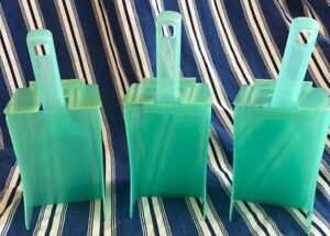 Cal-Mil Green Poly-carbonate Free standing Scoop Holder w/ 6 oz Scoop Lot of 3 .