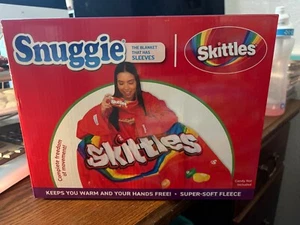 Manta polar Snuggie Skittles con mangas - 71” x 54” - Nueva - Envío gratuito - Imagen 1 de 4