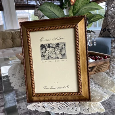 Marco de fotos de estilo antiguo ornamentado dorado vintage 5x7 incrustación de madera trenzada Foto 1 de 4