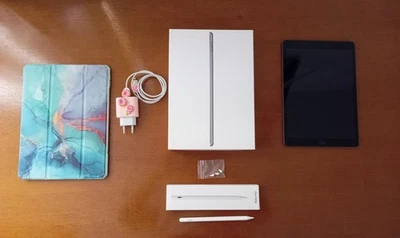 Apple iPad 9a Gen. 64GB, Wi-Fi, 10,2" - Argento + accessori (cover, stylus pen) - Immagine 1 di 4