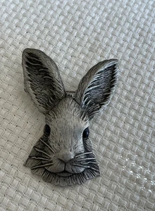 VINTAGE J J JONETTE LARGE RABBIT FACE BROOCH/silver pewter - Picture 1 of 5