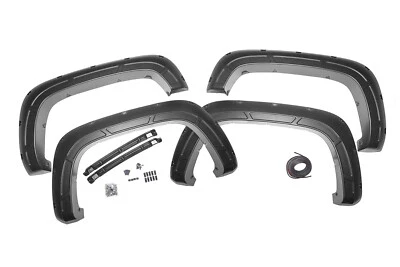 Guardabarros Rough Country Defender negro Chevy Silverado 2500/3500 HD 20-22 Foto 1 de 2