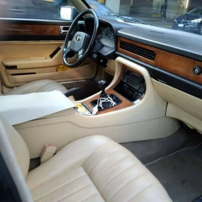 Jaguar XJ6 anno 1992, verde, interni pelle, 3650 c.c., cambio manuale, benzina - Immagine 1 di 2