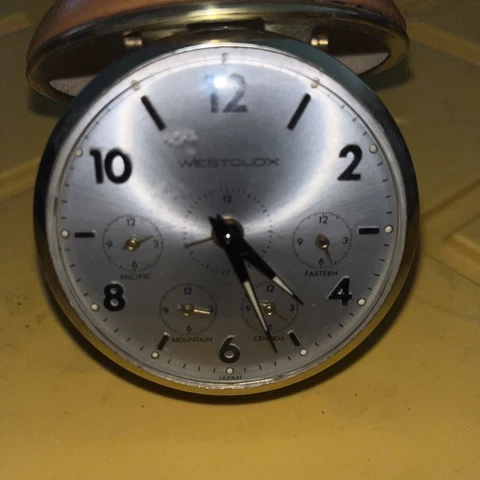 VINTAGE WESTCLOX WIND-UP TRAVEL ALARM CLOCK w US TIME ZONES CLAMSHELL SNAP CASE Cover