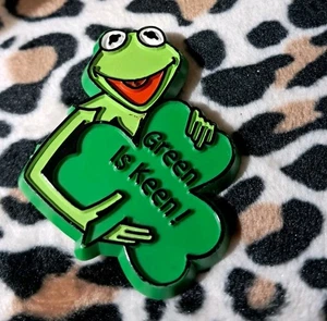 Vintage Kermit The Frog 🐸 Green Is Keen Brooch Muppets Henson Date 1980 C Clasp - Picture 1 of 6