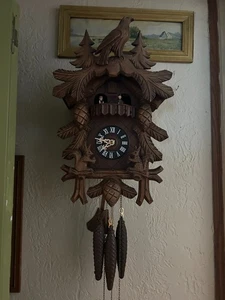 Unique 17" Herbert Herr hawk and squrirrel animated music cuckoo clock working - Picture 1 of 18