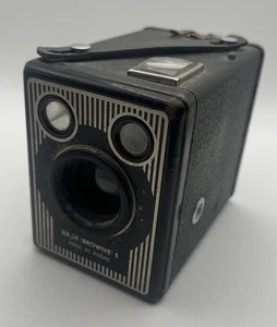 Macchina fotografica vintage Kodak Six-20 'Brownie' modello E - scatola - Made in England - Foto 1 di 6